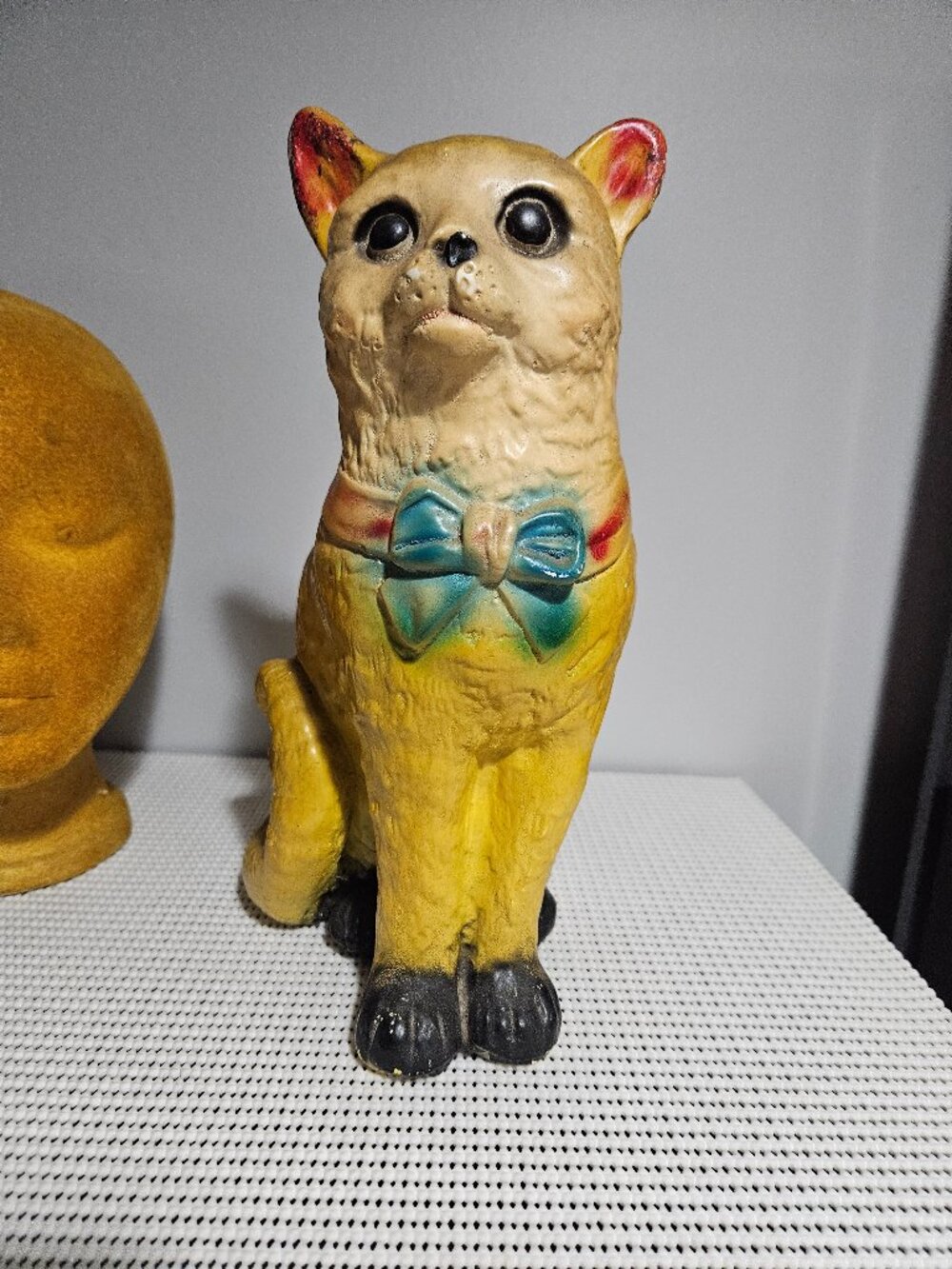 Vintage Chalkware Carnival Prize Cat    B